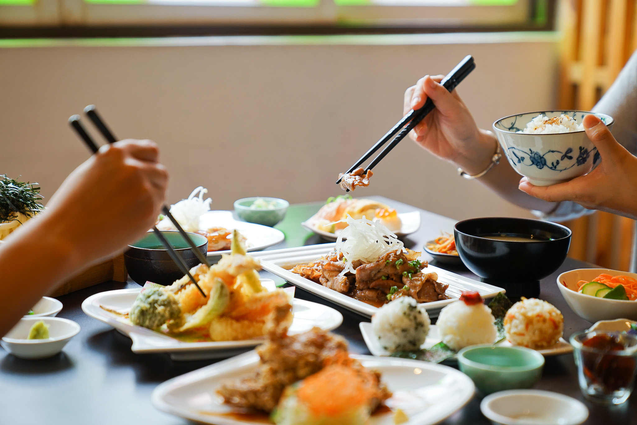 旭日料理｜定食主菜大份量！套餐再附三貫握壽司，多種日本料理給你一次飽足