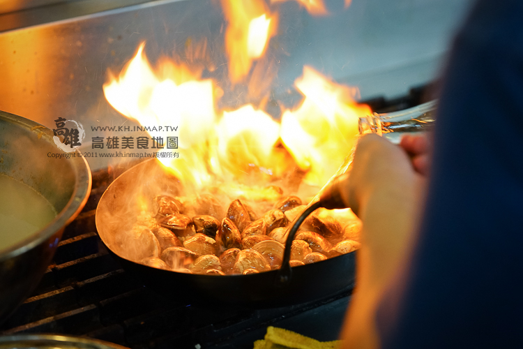 【高雄】夜坡義大利餐廳｜一台斤滿滿蛤蜊麵+吮指奶油辣蝦麵，鎮店人氣菜色吃過就回不去了！