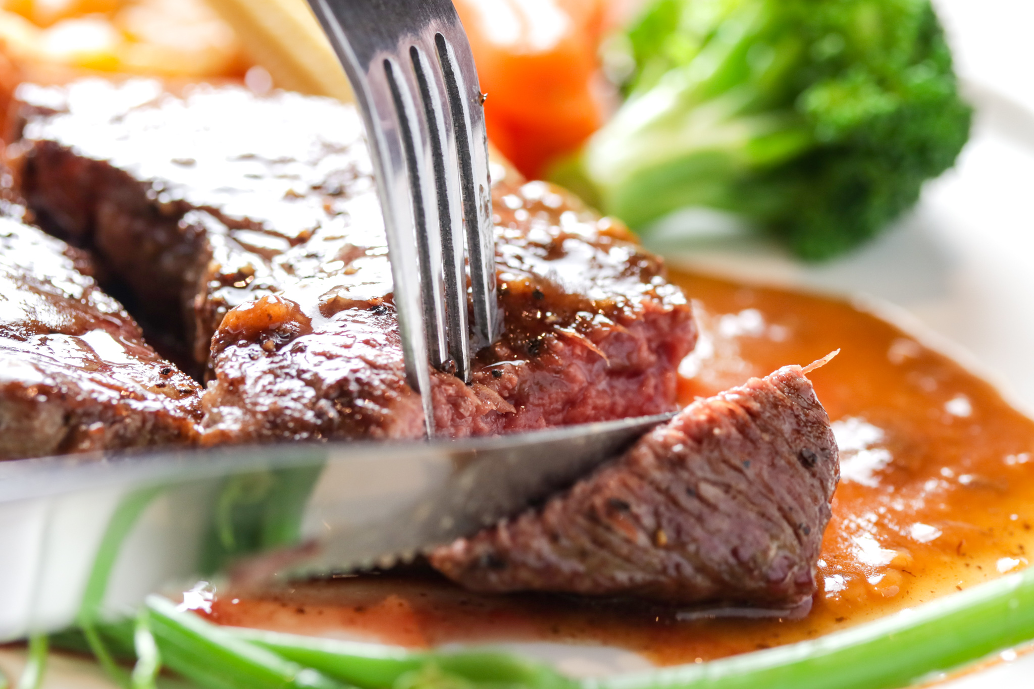 夜坡義大利餐廳｜有經典一台斤蛤蜊麵也有美味的西式海陸排餐