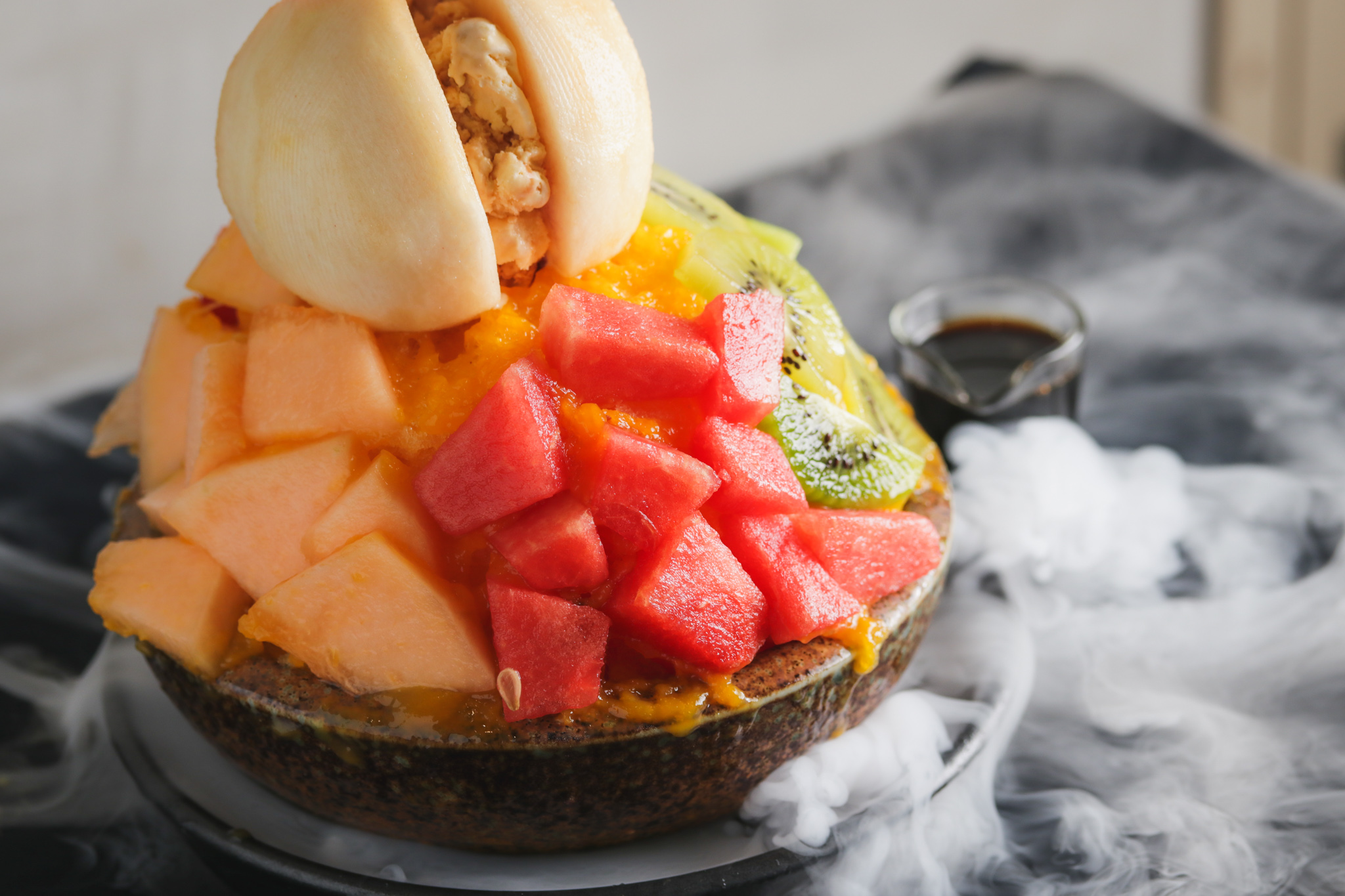 【高雄。前鎮】冰屋日式刨冰|白刨刨蜜桃小姐在幼迷迷日式剉冰上 360度無死角怎麼拍都美 冰屋日式刨冰|高雄前鎮區美食