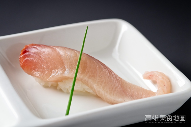 (高雄美食)義郎創作壽司日本料理－個頭小小卻很有料，你絕對一手抓得住他的海鮮手掌丼系列！