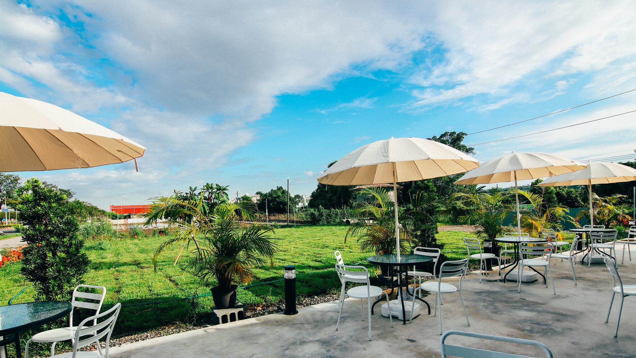 (高雄美食) Aura咖啡輕食館|我們相約這藍天綠意田園餐廳吧 不用跋山涉水立馬放鬆呼吸 高雄大寮美食|Aura咖啡輕食