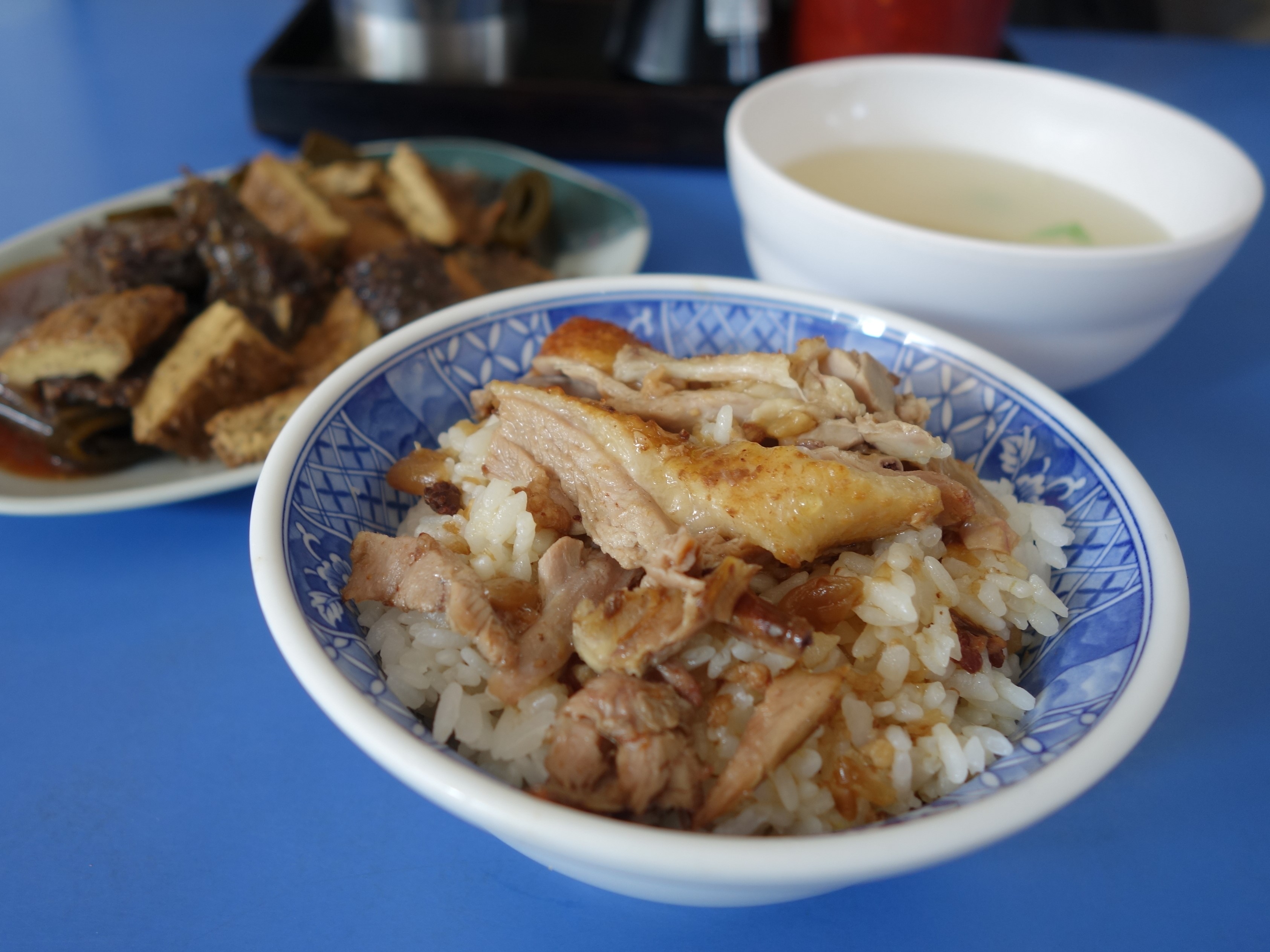 (高雄前鎮)惠鑽小吃部 – 大碗滿意ㄟ銅板價煙燻鴨肉飯