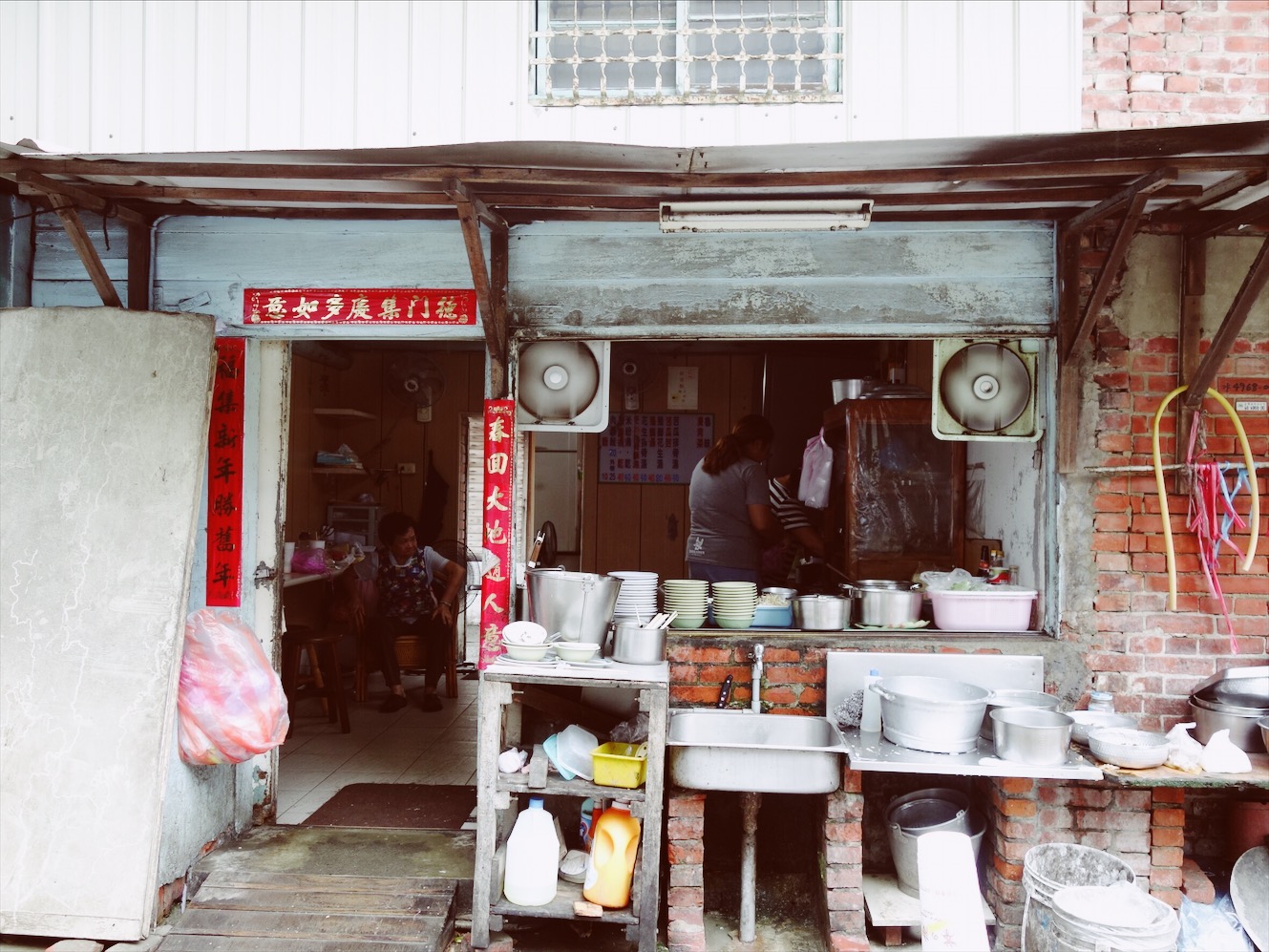 (高雄湖內)寶貴姨排骨酥 - 裹上魚漿的獨特排骨酥湯60年up老店