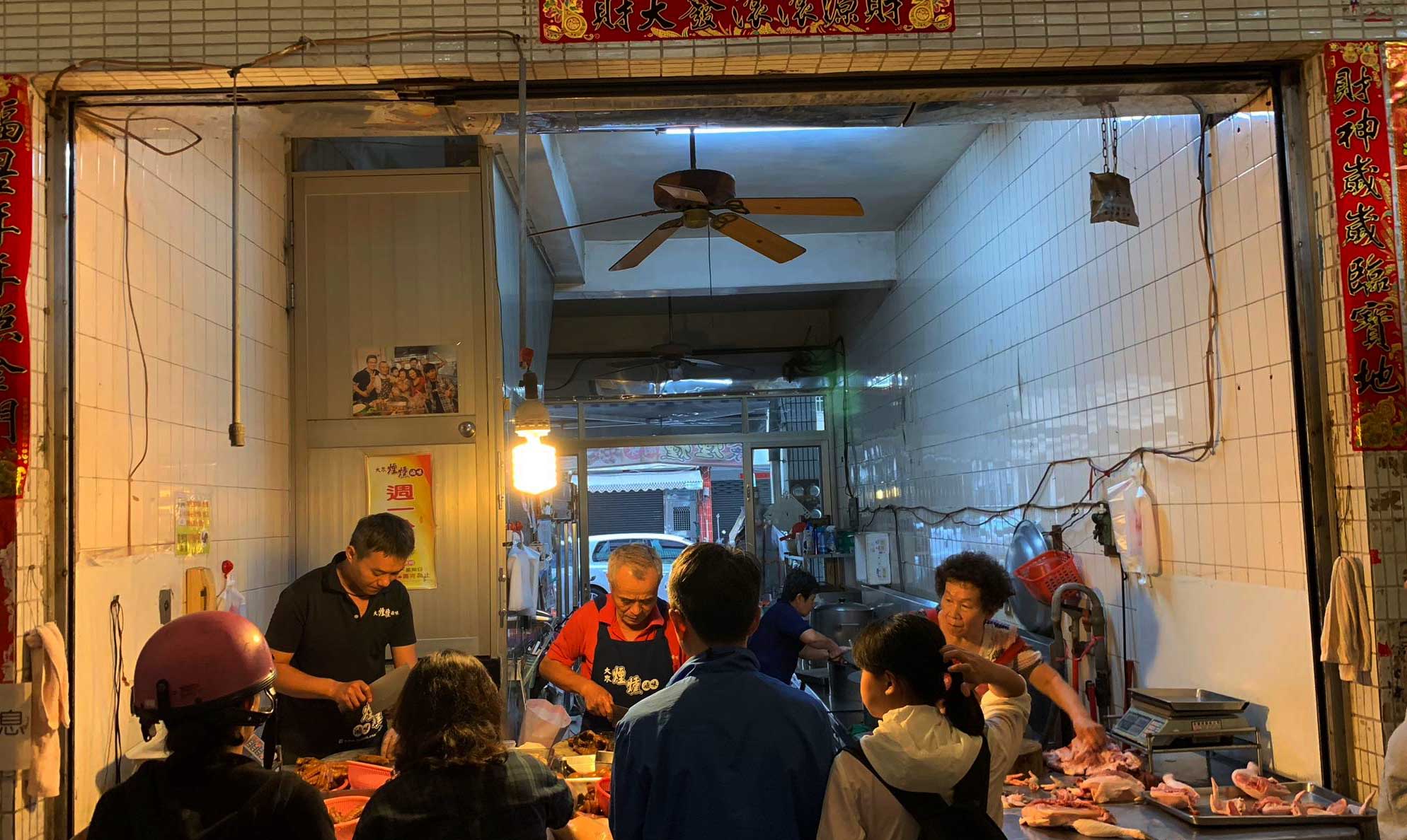 (高雄左營)大眾市場煙燻滷味 – 鹽水滷+糖燻，開賣不到兩個小時就賣光光！