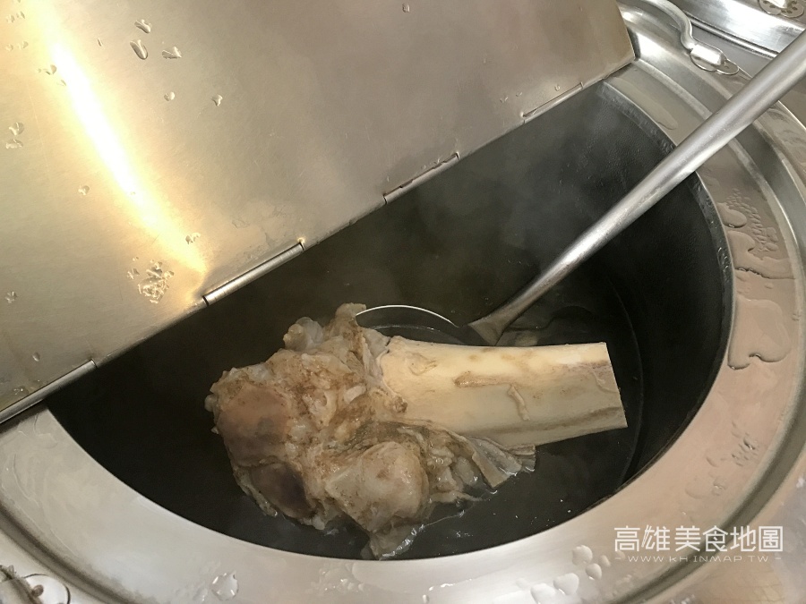 (高雄楠梓)台南阿銘牛肉麵-經典傳承台南50年老店的手炒冰糖牛肉麵