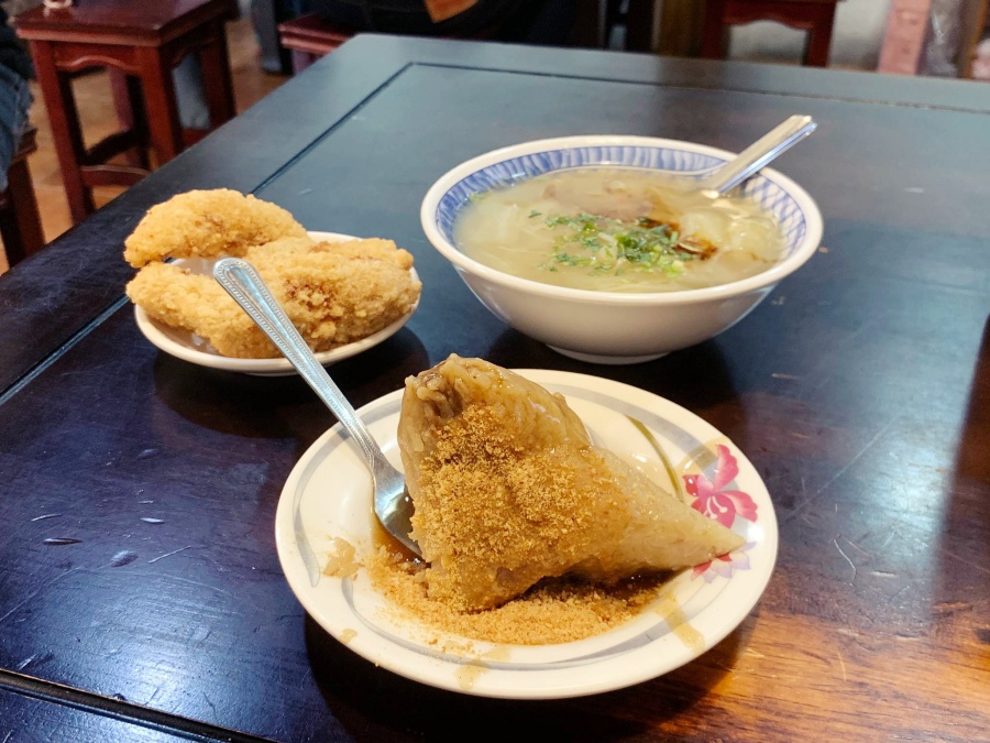 (高雄前鎮)甲仙碗粿肉粽－勞工公園大人氣碗粿肉粽老店