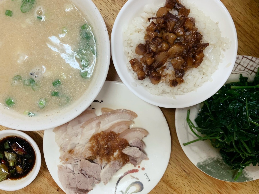 (高雄三民)阿宏𩼣魚湯-有好味的肉燥飯和一碗不輸龍膽石斑口感的𩼣魚
