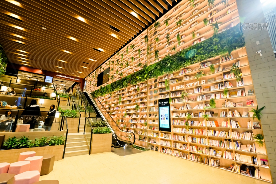 (高雄三民)悦誠廣場－15米巨型書牆配超過40家餐飲 質感美味與休閒娛樂一站俱全