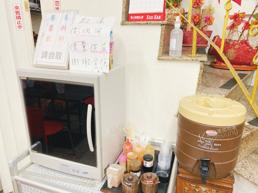 老牌鴨肉羹鼎中店(高雄三民)-傳承前金五十年老味道，內用還有紅茶免費喝