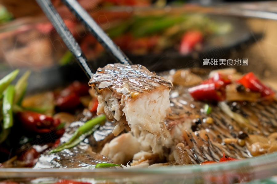 巨鮮燒烤海鮮(高雄苓雅) 藏在老式民宅裡的泰國蝦樂園，百元烤蚵&台式熱炒烤物通通有