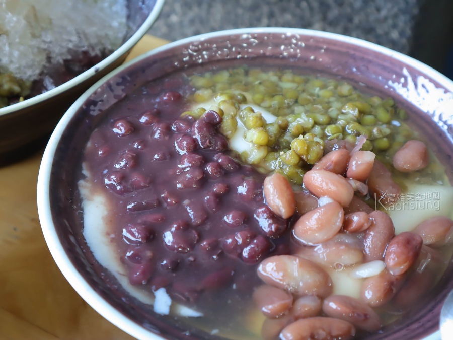 文章綠豆湯(鳳山美食)傳承阿公近一甲子的秘法，必點綿密綠豆配上手熬不膩的古早味豆花！