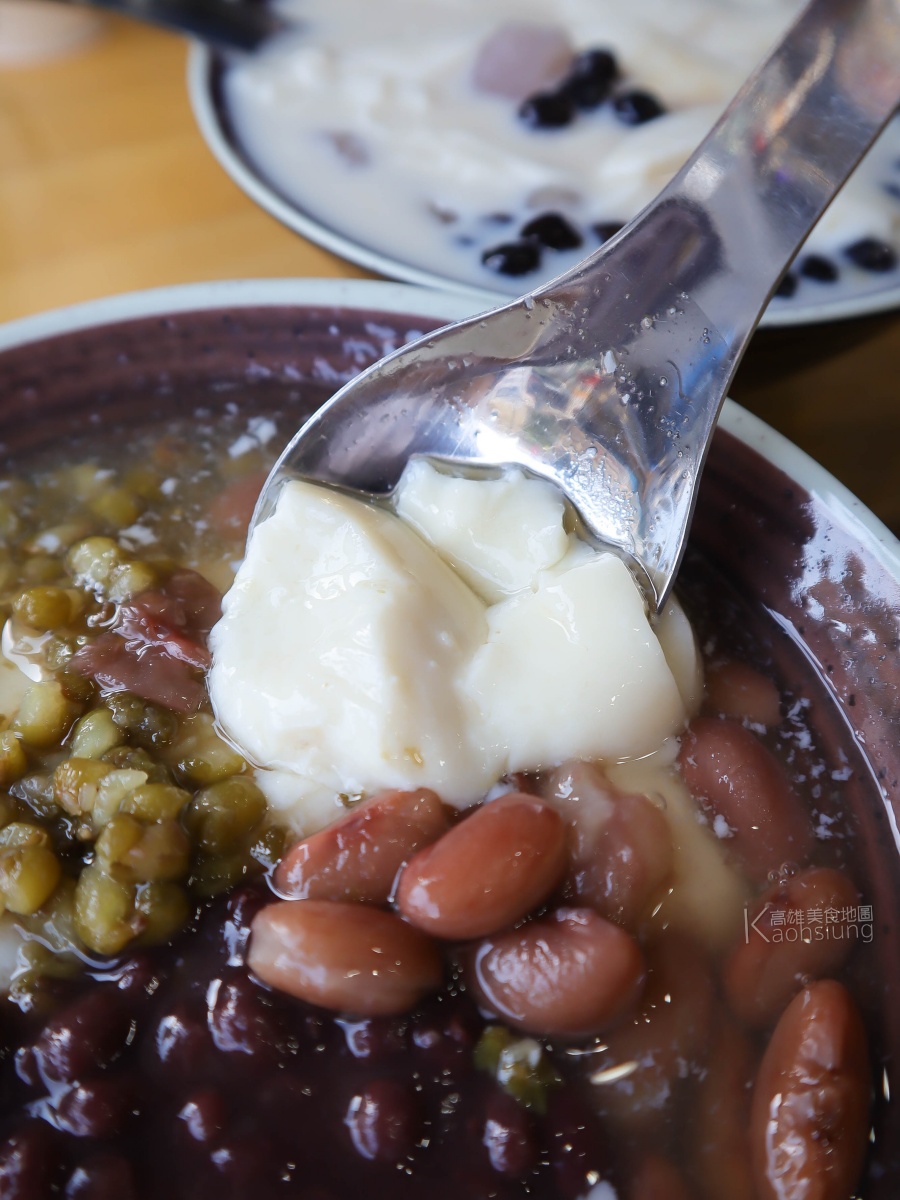 文章綠豆湯(鳳山美食)傳承阿公近一甲子的秘法，必點綿密綠豆配上手熬不膩的古早味豆花！