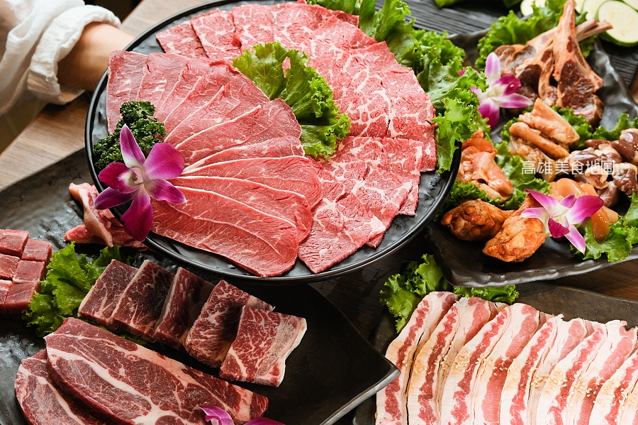 燒肉神保町(高雄岡山)不止燒肉吃到飽，還加碼生魚片握壽司等超過150款海陸食材隨你吃，只要559元起!