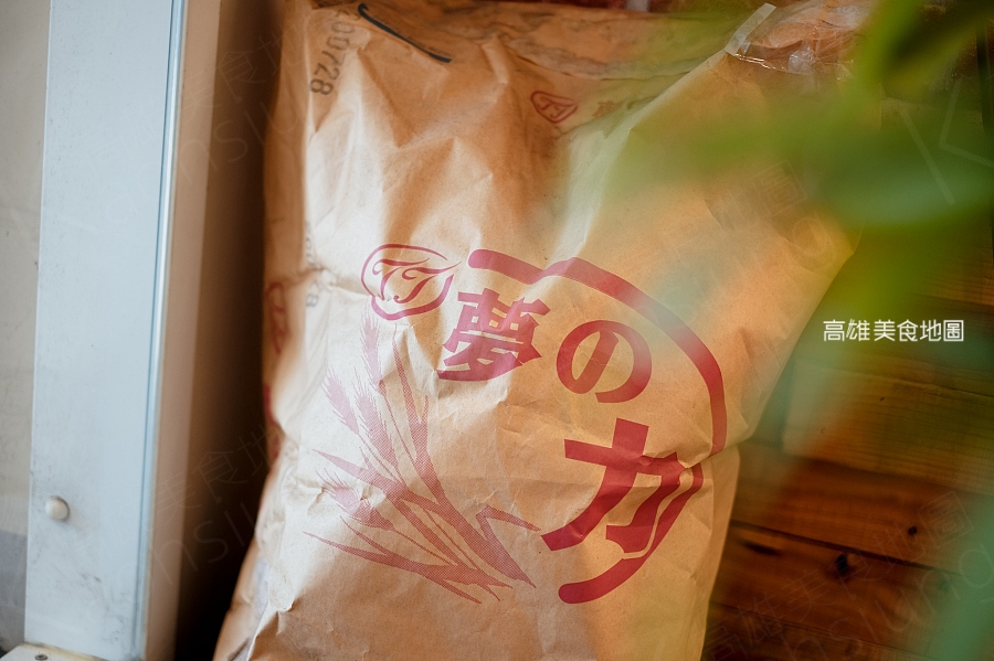 曉杉烘焙坊(高雄仁武)每日限量100條的生吐司專賣店，嚴選日本麵粉做出如雲朵般柔軟的生吐司