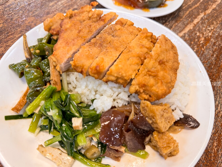「高雄鼓山」有選擇障礙別來!華饌美食館|內用飲料免費、小菜超多,你來吃個10次都不重複 「高雄鼓山」華饌美食館