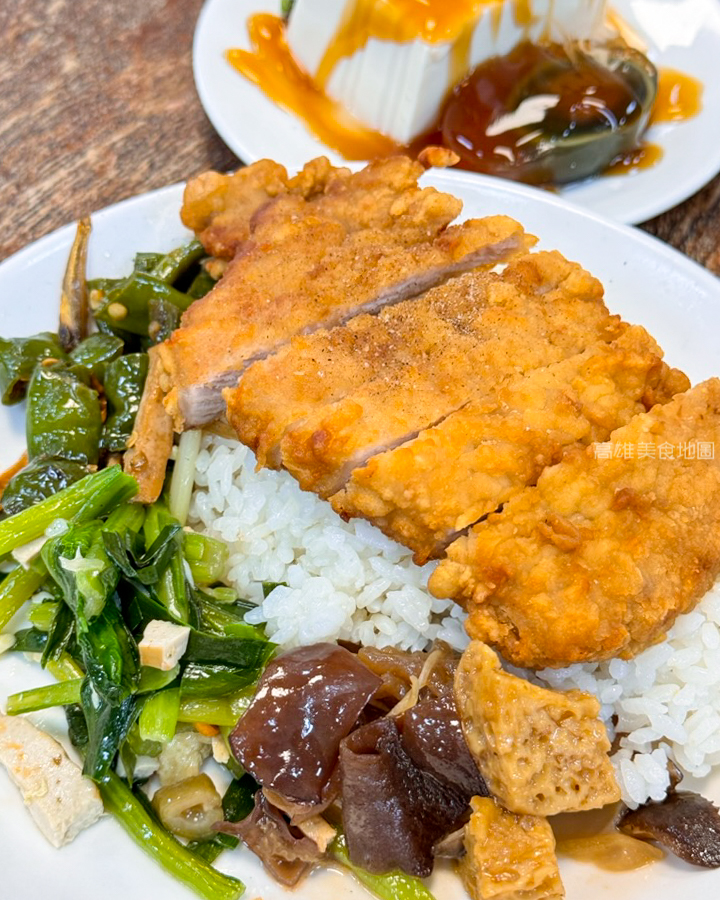 「高雄鼓山」有選擇障礙別來!華饌美食館|內用飲料免費、小菜超多,你來吃個10次都不重複 「高雄鼓山」華饌美食館