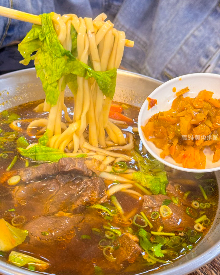 「高雄鼓山」有選擇障礙別來!華饌美食館|內用飲料免費、小菜超多,你來吃個10次都不重複 「高雄鼓山」華饌美食館