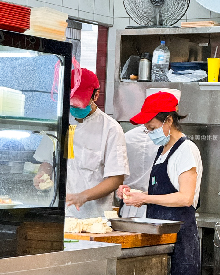 「高雄鼓山」有選擇障礙別來!華饌美食館|內用飲料免費、小菜超多,你來吃個10次都不重複 「高雄鼓山」華饌美食館