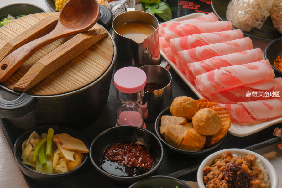 癮揪鍋物 Enjoy Hot Pot(高雄楠梓)老四川全新個人火鍋品牌,主打個人鍋一鍋兩吃 爆炒乾鍋香+火鍋湯一次滿足 癮揪鍋物 Enjoy Hot Pot(高雄楠梓)