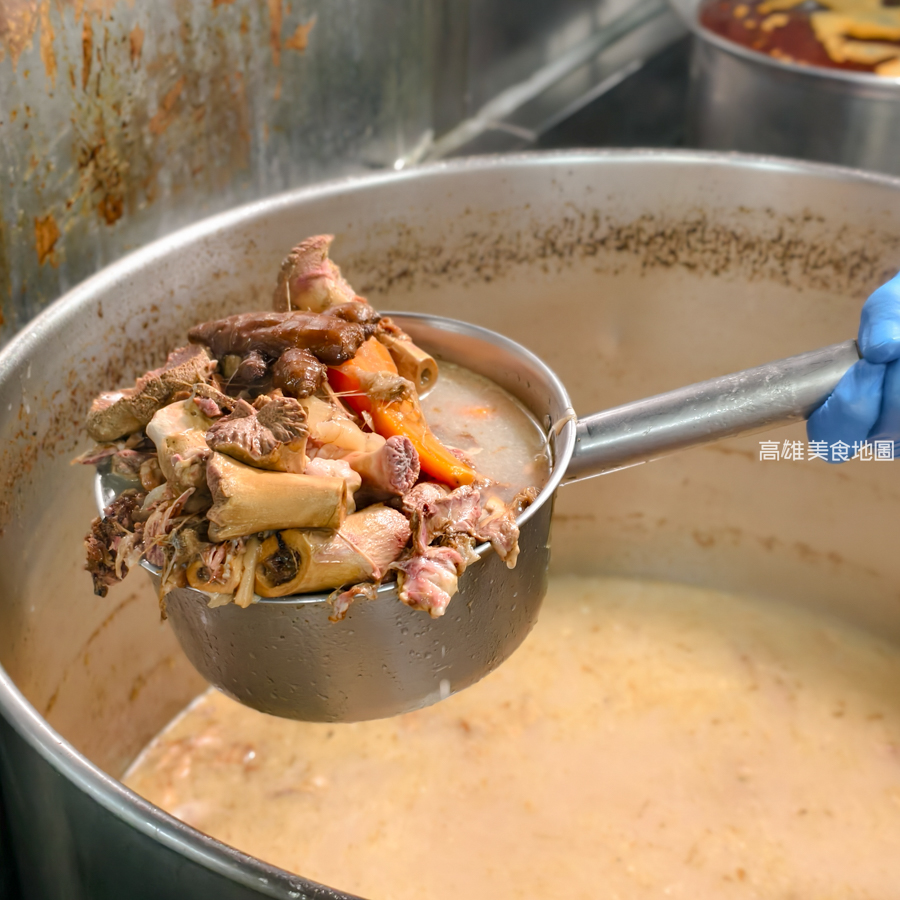 癮揪鍋物 Enjoy Hot Pot(高雄楠梓)老四川全新個人火鍋品牌,主打個人鍋一鍋兩吃 爆炒乾鍋香+火鍋湯一次滿足 癮揪鍋物 Enjoy Hot Pot(高雄楠梓)