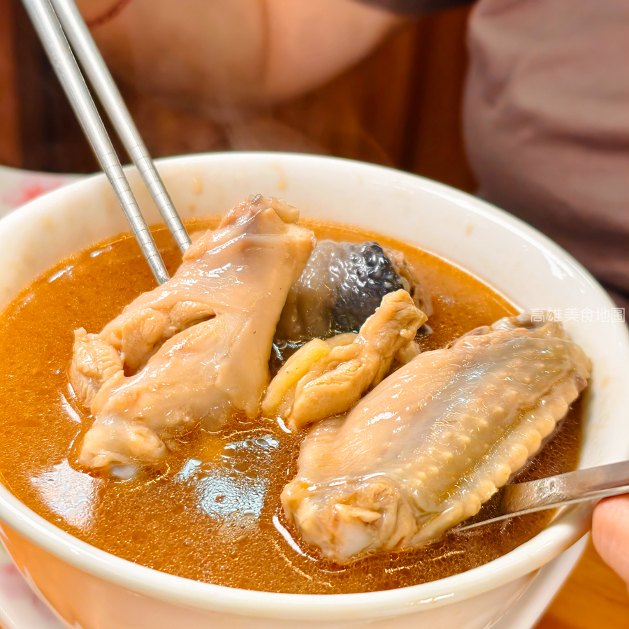 阿爸餵露水雞(高雄苓雅)─對女兒的承諾說到做到 品質第一的雞料理好吃到爆秋冬食補來碗雞湯最好 阿爸餵露水雞(高雄苓雅)