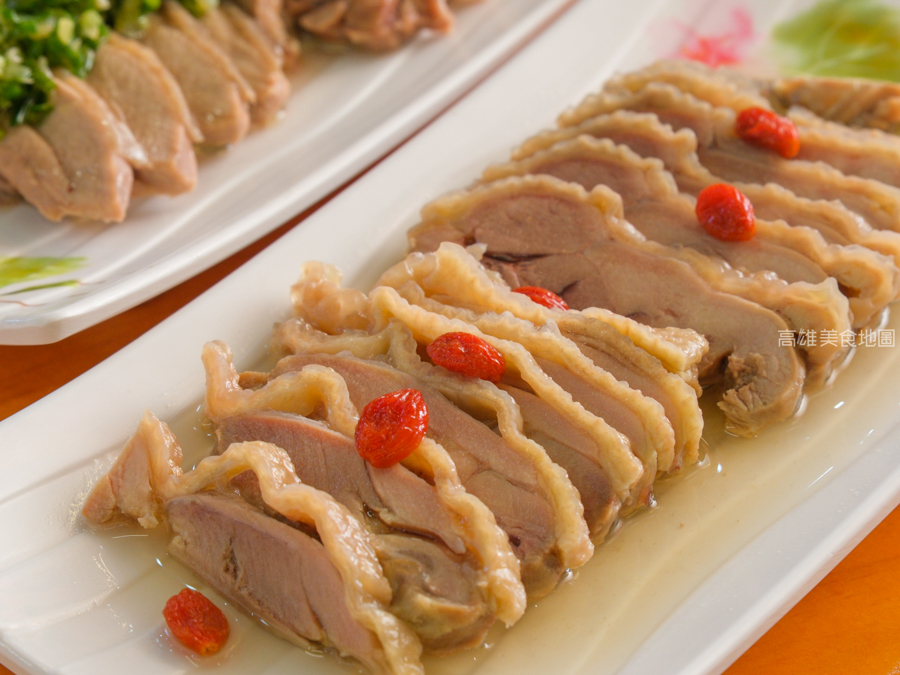 阿爸餵露水雞(高雄苓雅)─對女兒的承諾說到做到 品質第一的雞料理好吃到爆秋冬食補來碗雞湯最好 阿爸餵露水雞(高雄苓雅)