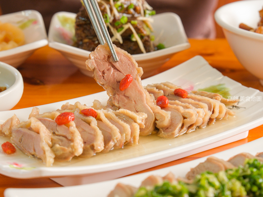 阿爸餵露水雞(高雄苓雅)─對女兒的承諾說到做到 品質第一的雞料理好吃到爆秋冬食補來碗雞湯最好 阿爸餵露水雞(高雄苓雅)