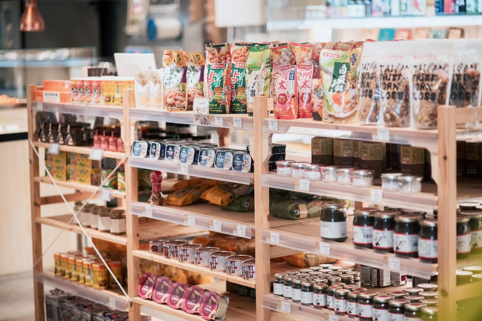 平凡五金行(高雄左營)日式質感生鮮超市 頂級食材X專業冷鏈清酒,代客料理牛排、海鮮及超人氣炸物、弁當、生魚片 平凡五金行(高雄左營)