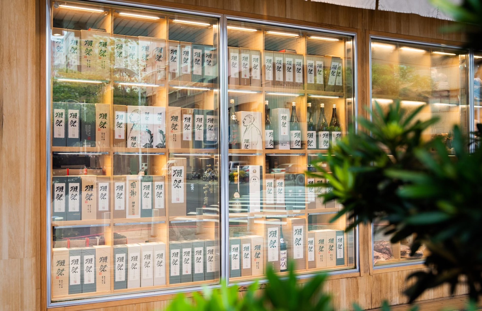 平凡五金行(高雄左營)日式質感生鮮超市 頂級食材X專業冷鏈清酒,代客料理牛排、海鮮及超人氣炸物、弁當、生魚片 平凡五金行(高雄左營)