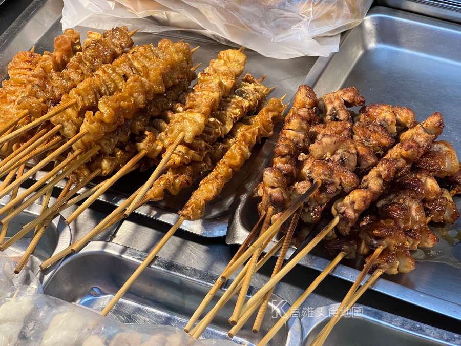 阿春烤肉古早味(高雄鼓山)哈瑪星古早味平價烤肉,烤雞腿只要銅板價 學生最愛的宵夜 阿春烤肉古早味(高雄鼓山)