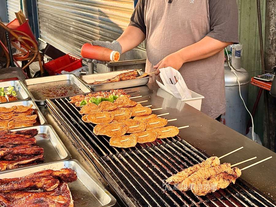翹屁股燒烤(高雄苓雅)憲政路上只賣三小時的隱藏版碳烤小吃,從父親到兒子的香氣傳承 翹屁股燒烤(高雄苓雅)