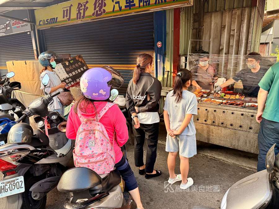 翹屁股燒烤(高雄苓雅)憲政路上只賣三小時的隱藏版碳烤小吃,從父親到兒子的香氣傳承 翹屁股燒烤(高雄苓雅)