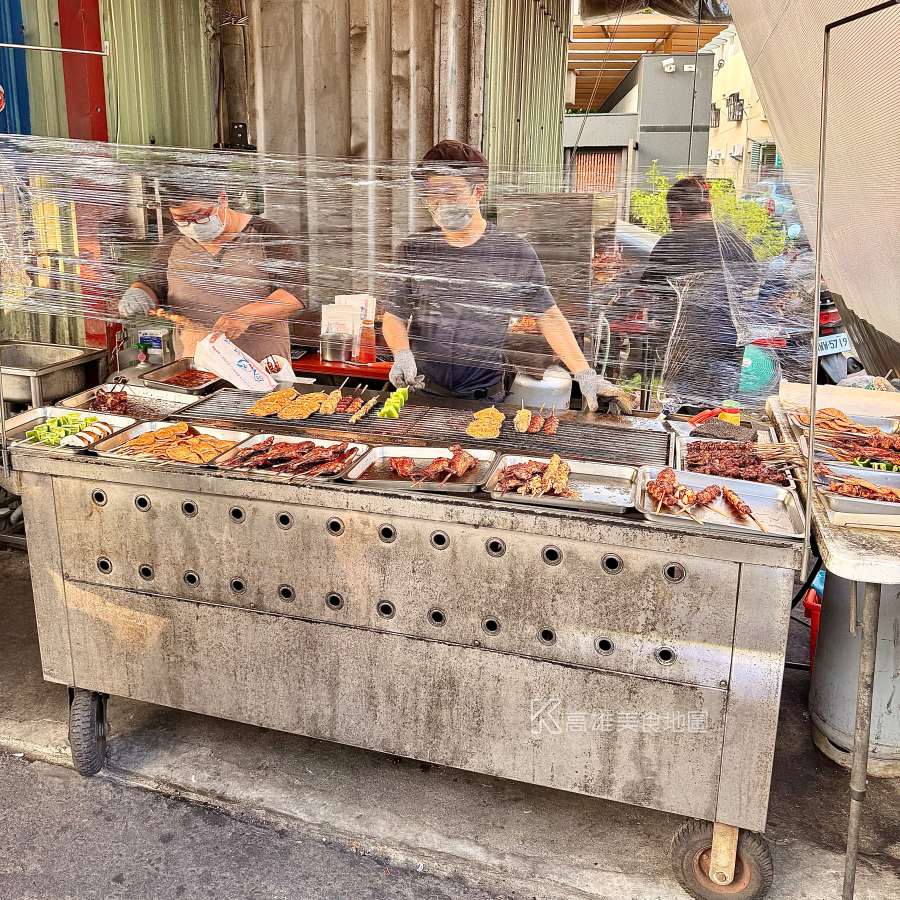 翹屁股燒烤(高雄苓雅)憲政路上只賣三小時的隱藏版碳烤小吃,從父親到兒子的香氣傳承 翹屁股燒烤(高雄苓雅)