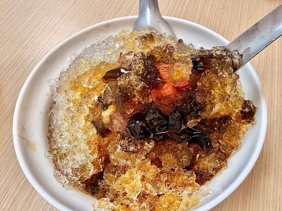 曾家古早味剉冰(高雄鹽埕)鹽埕超過一甲子在地老店,黑糖香與招牌包心粉圓征服高雄人的味蕾 曾家古早味剉冰(高雄鹽埕)