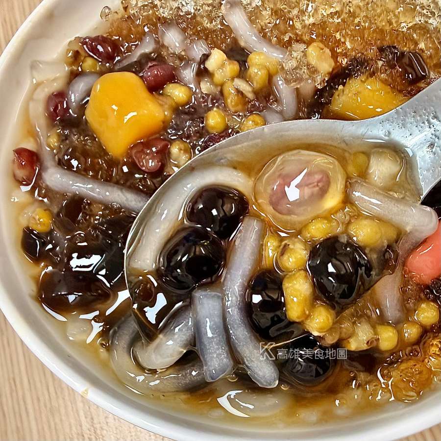 曾家古早味剉冰(高雄鹽埕)鹽埕超過一甲子在地老店,黑糖香與招牌包心粉圓征服高雄人的味蕾 曾家古早味剉冰(高雄鹽埕)