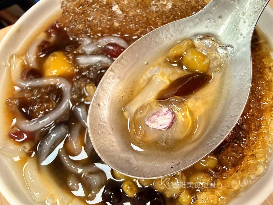 曾家古早味剉冰(高雄鹽埕)鹽埕超過一甲子在地老店,黑糖香與招牌包心粉圓征服高雄人的味蕾 曾家古早味剉冰(高雄鹽埕)