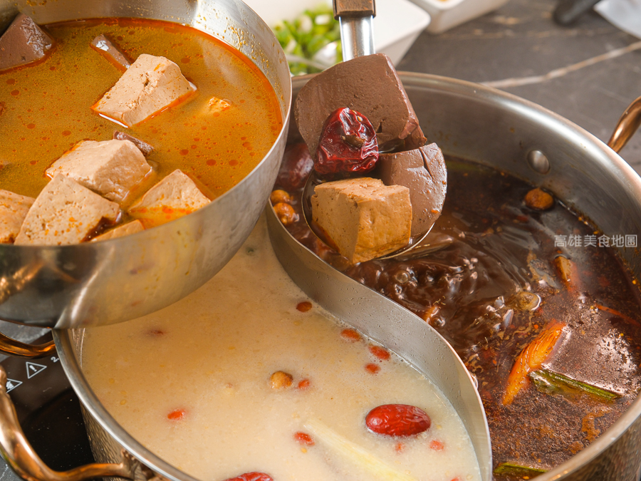 灑椒麻辣鴛鴦鍋青年店(高雄前金)─紅湯香 鴨血嫩 鍋料滿載 麻辣與暖湯的最強組合 愛河玩耍後的必吃新據點 灑椒麻辣鴛鴦鍋青年店(高雄前金)