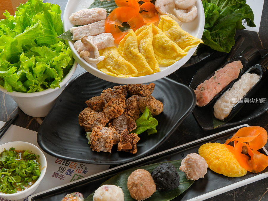 灑椒麻辣鴛鴦鍋青年店(高雄前金)─紅湯香 鴨血嫩 鍋料滿載 麻辣與暖湯的最強組合 愛河玩耍後的必吃新據點 灑椒麻辣鴛鴦鍋青年店(高雄前金)