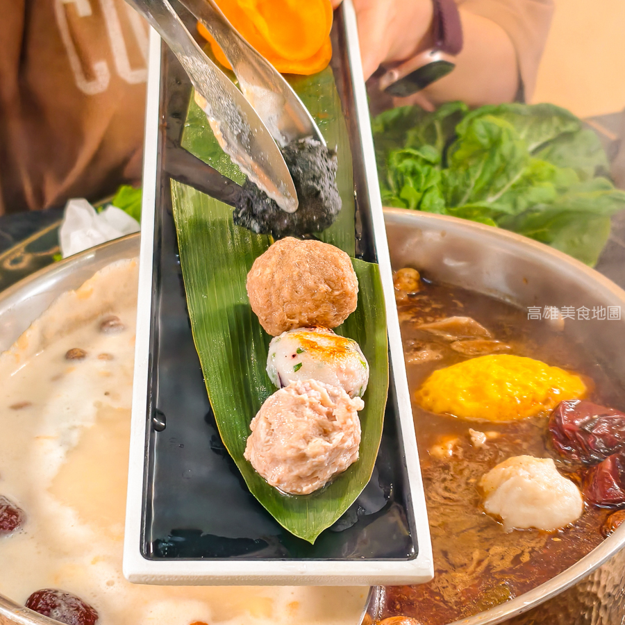 灑椒麻辣鴛鴦鍋青年店(高雄前金)─紅湯香 鴨血嫩 鍋料滿載 麻辣與暖湯的最強組合 愛河玩耍後的必吃新據點 灑椒麻辣鴛鴦鍋青年店(高雄前金)