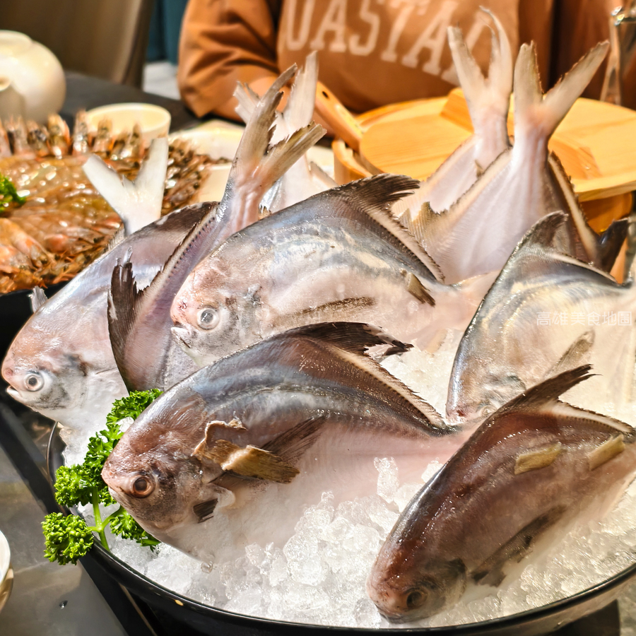 灑椒麻辣鴛鴦鍋青年店(高雄前金)─紅湯香 鴨血嫩 鍋料滿載 麻辣與暖湯的最強組合 愛河玩耍後的必吃新據點 灑椒麻辣鴛鴦鍋青年店(高雄前金)