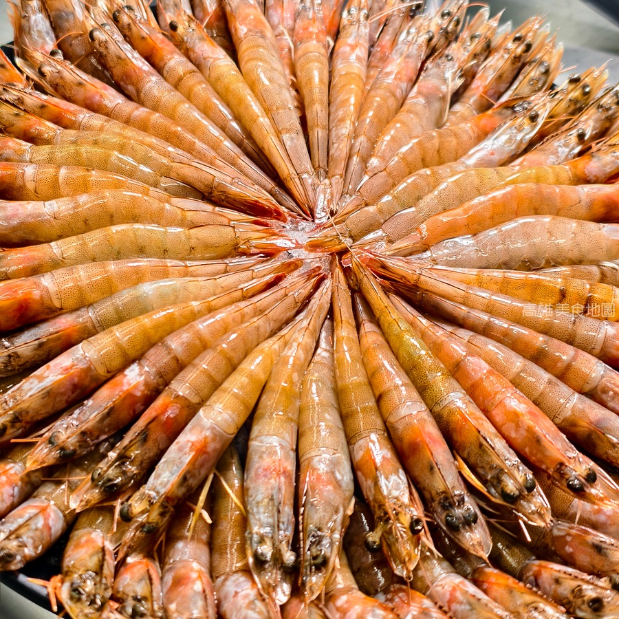 灑椒麻辣鴛鴦鍋青年店(高雄前金)─紅湯香 鴨血嫩 鍋料滿載 麻辣與暖湯的最強組合 愛河玩耍後的必吃新據點 灑椒麻辣鴛鴦鍋青年店(高雄前金)