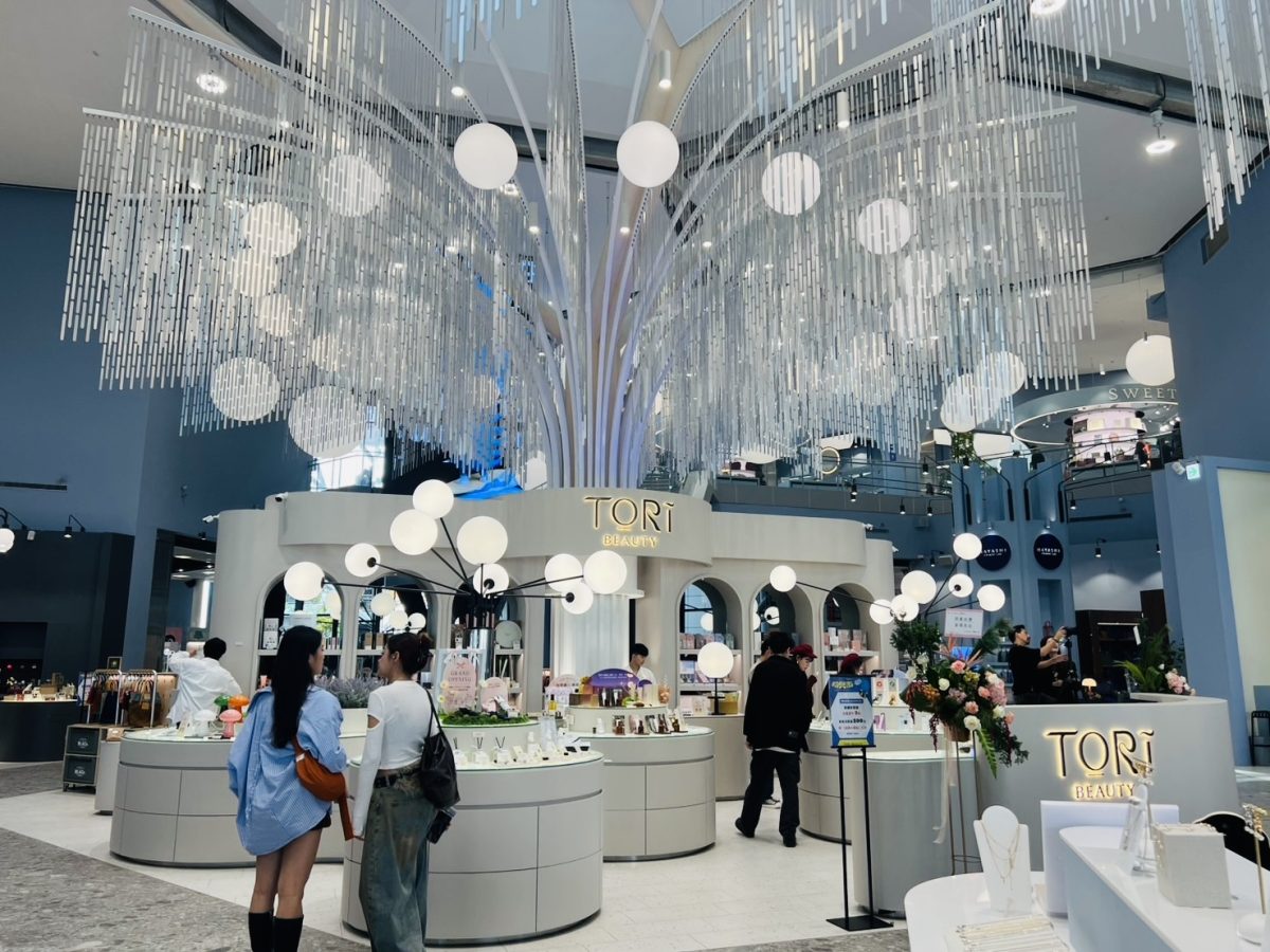 高雄最美海景商場開了!「FOCUS 13 珊瑚廣場」試營運懶人包:集結40家品牌、6米浪子氣偶必拍,港灣最 Chill 懶人包 高雄版林百貨FOCUS 13 珊瑚廣場