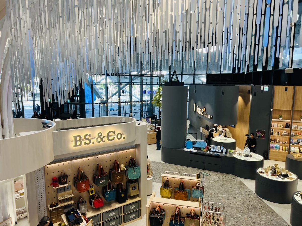 高雄最美海景商場開了!「FOCUS 13 珊瑚廣場」試營運懶人包:集結40家品牌、6米浪子氣偶必拍,港灣最 Chill 懶人包 高雄版林百貨FOCUS 13 珊瑚廣場