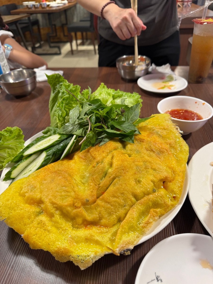 【恆春美食】阿嘉耕逃小翠越南美食|開往墾丁的標配行程!厚到像切片蛋糕的蝦餅,路過可以來嚐鮮~ 【恆春美食】阿嘉耕逃小翠越南美食