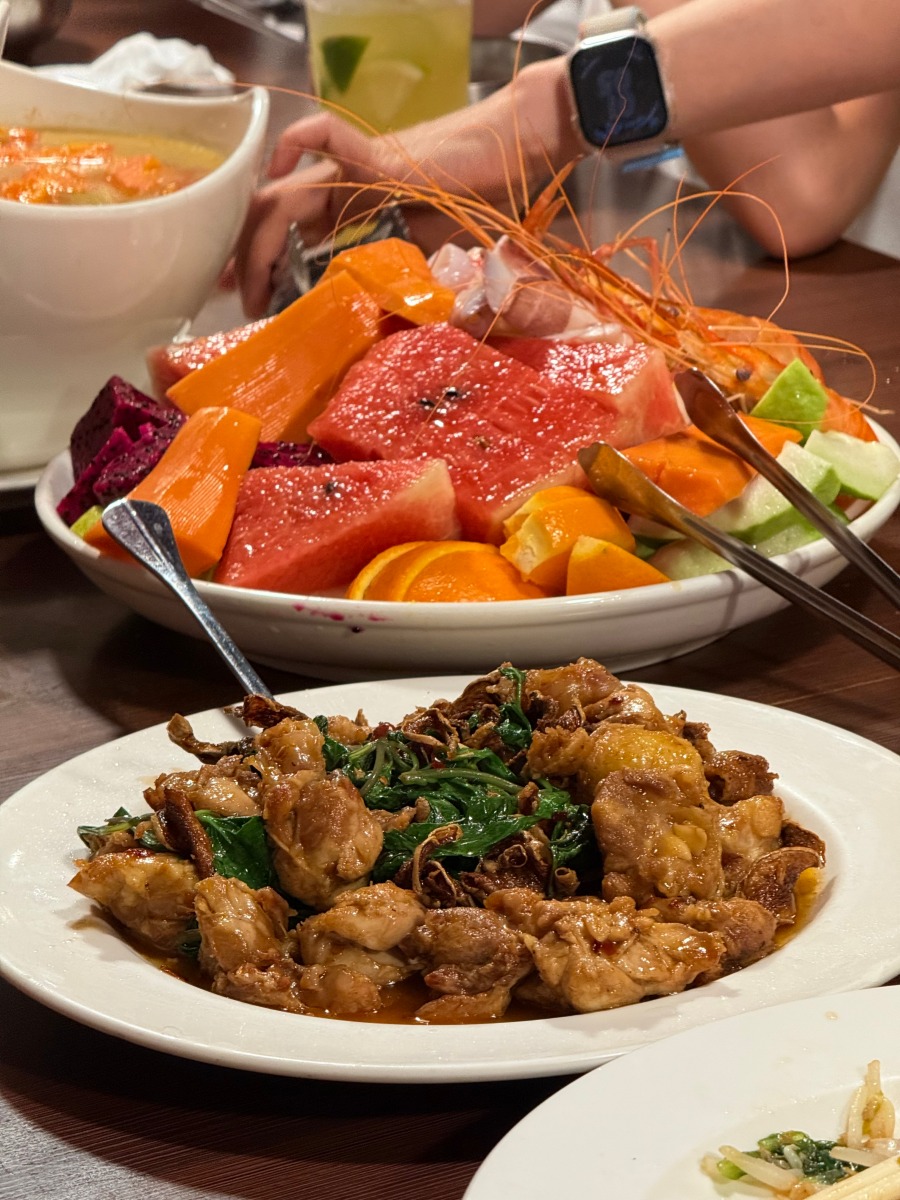 【恆春美食】阿嘉耕逃小翠越南美食|開往墾丁的標配行程!厚到像切片蛋糕的蝦餅,路過可以來嚐鮮~ 【恆春美食】阿嘉耕逃小翠越南美食