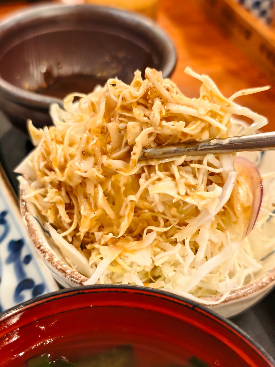 【高雄左營美食】銀座杏子豬排環球店|熟成黑豚厚度超犯規,生菜、味噌湯、米飯續加不用錢真的太佛心! 【高雄左營美食】銀座杏子豬排環球店