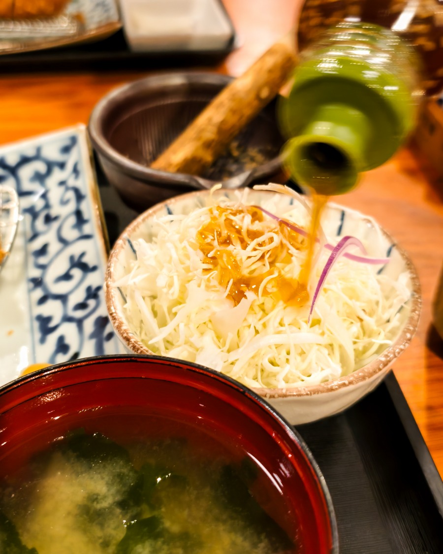 【高雄左營美食】銀座杏子豬排環球店|熟成黑豚厚度超犯規,生菜、味噌湯、米飯續加不用錢真的太佛心! 【高雄左營美食】銀座杏子豬排環球店