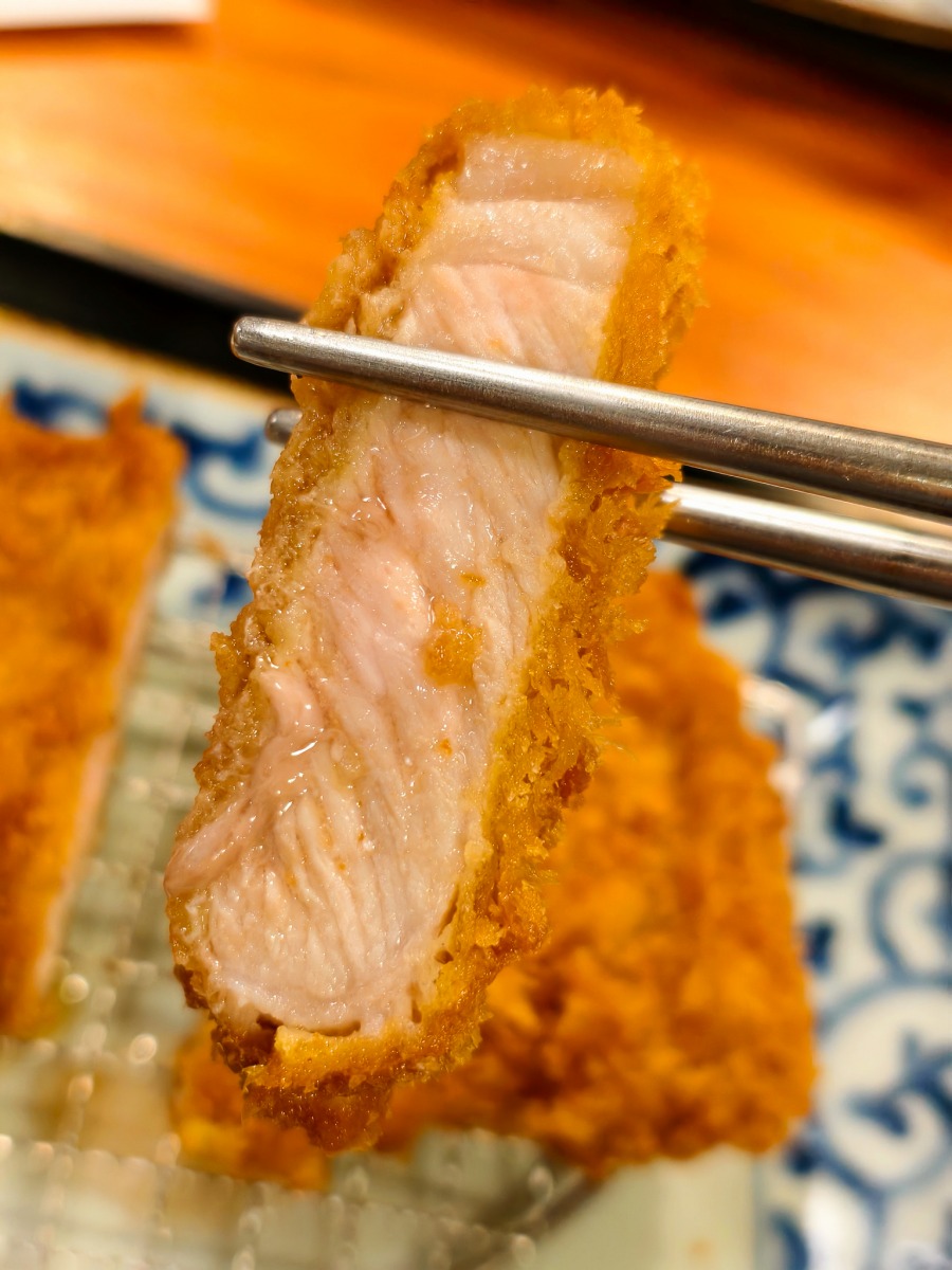 【高雄左營美食】銀座杏子豬排環球店|熟成黑豚厚度超犯規,生菜、味噌湯、米飯續加不用錢真的太佛心! 【高雄左營美食】銀座杏子豬排環球店