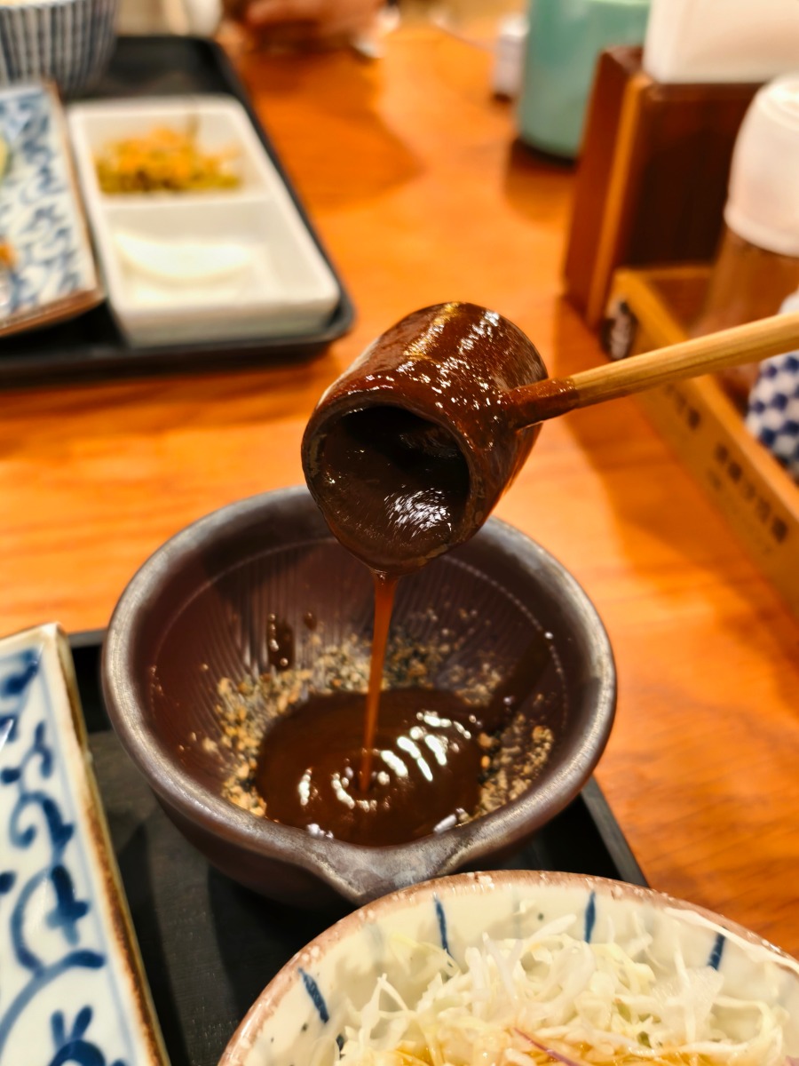 【高雄左營美食】銀座杏子豬排環球店|熟成黑豚厚度超犯規,生菜、味噌湯、米飯續加不用錢真的太佛心! 【高雄左營美食】銀座杏子豬排環球店